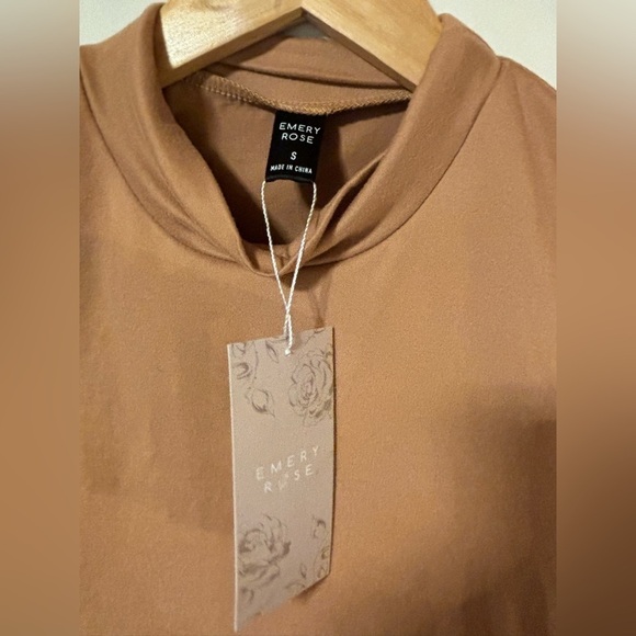 Auction listing-NWT- Emery Rose Tan Tshirt - Picture 3 of 5
